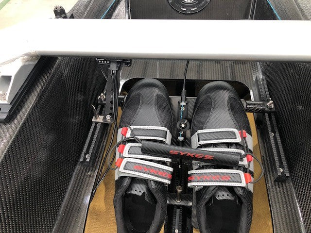 Horizontal foot steering system for coxless boats image
